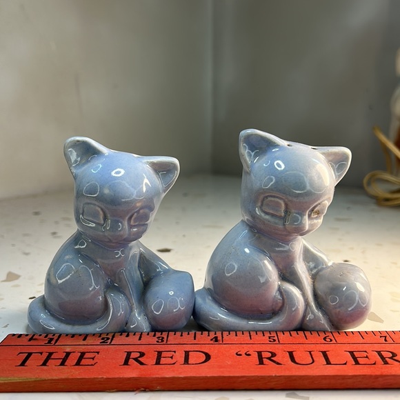 Vintage Mid Century Modern Blue Ceramic Kitty Cats with Ball of Yarn - Picture 7 of 8